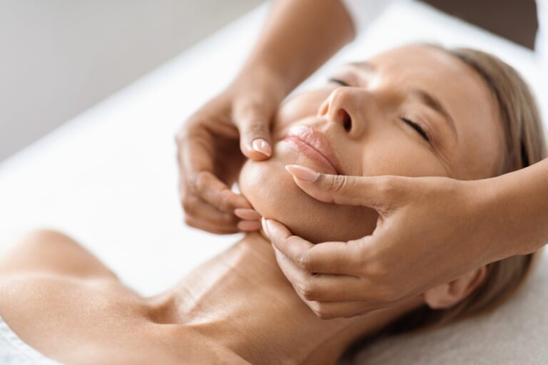 How Med Spas Perform Non-Surgical Facelifts