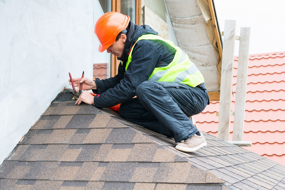 The Complete Homeowner’s Checklist for Seasonal Gutter Cleaning and Repair Work