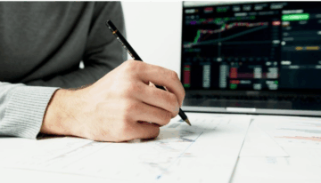 How Zero Brokerage Demat Accounts Compare to Standard Accounts?